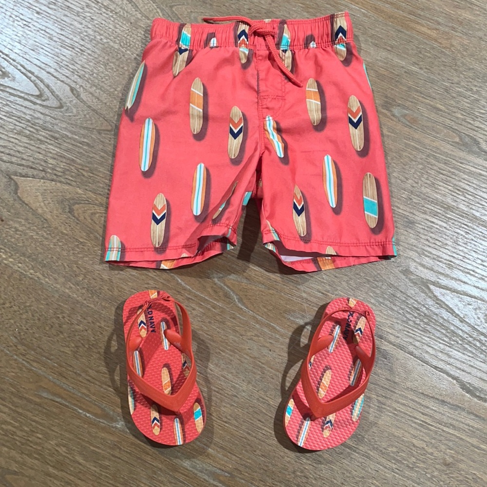 Old Navy 3T Surf 🏄‍♂️ Board Swim Shorts & matching Toddler size 8 Flip-Flops 🩴